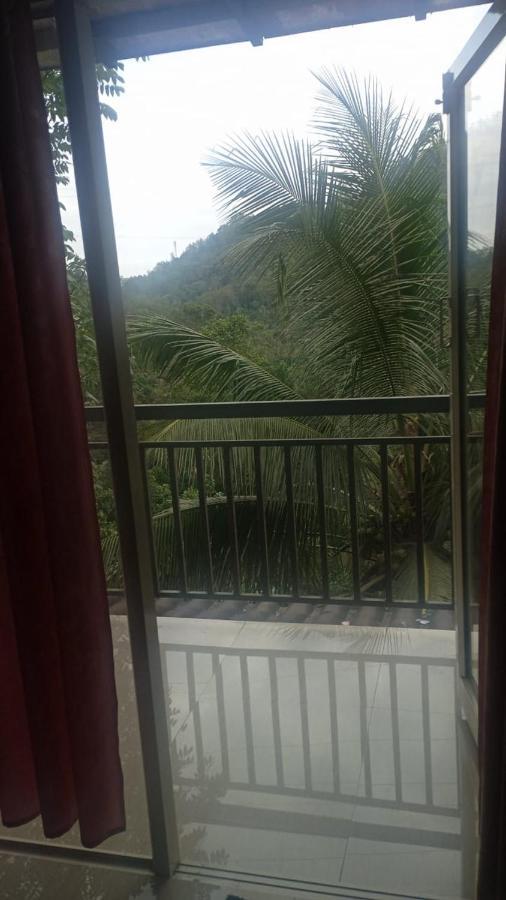 Riya Munnar Anaviratty